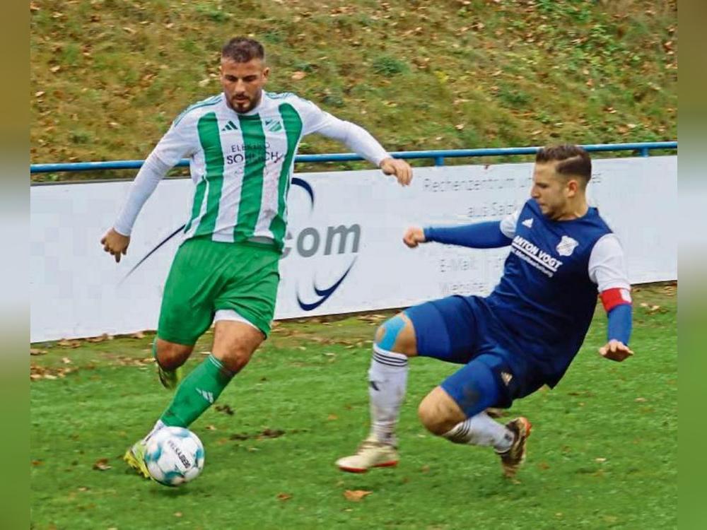 Germania Stirpe (in Grün) strebt im Heimspiel gegen Sichtigvor den zweiten Sieg in Folge an. Foto: Uwe Feichtinger