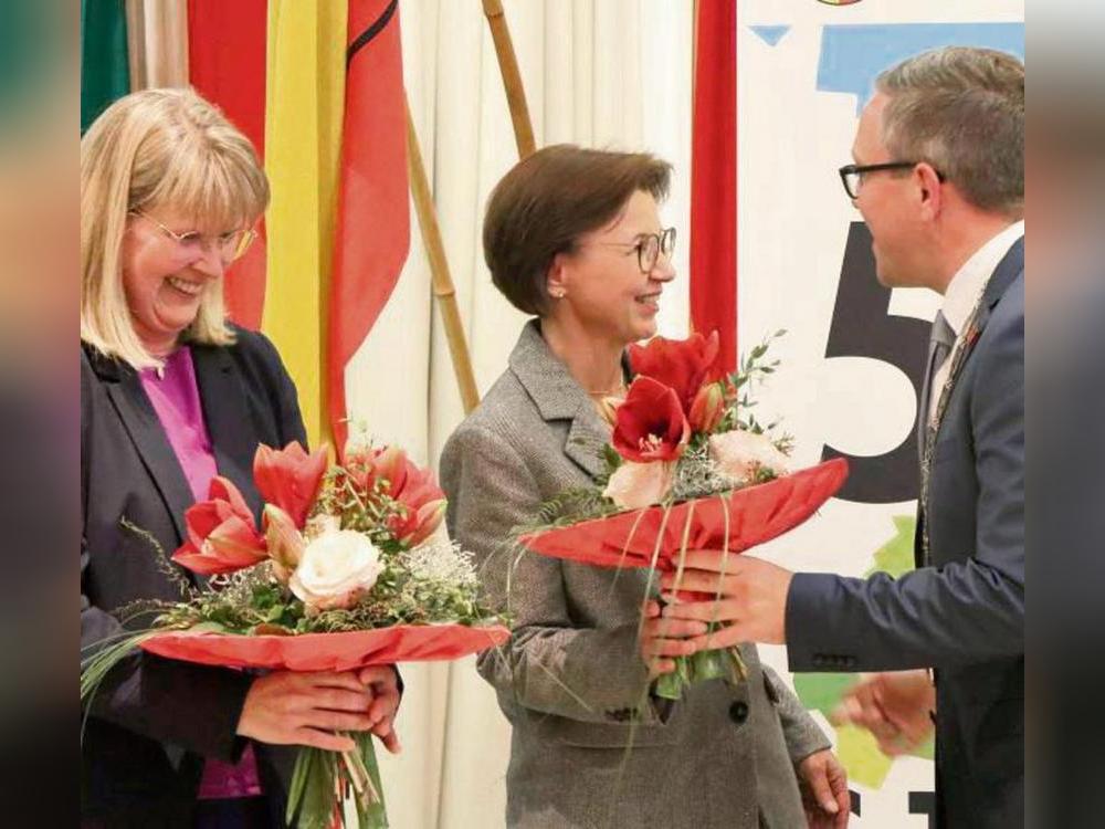 Der neue Rat wählte Rita Ahle (l.) und Annemarie Altstädt (beide CDU) zu Vize-Bürgermeisterinnen. Foto: Ulrike Dietz