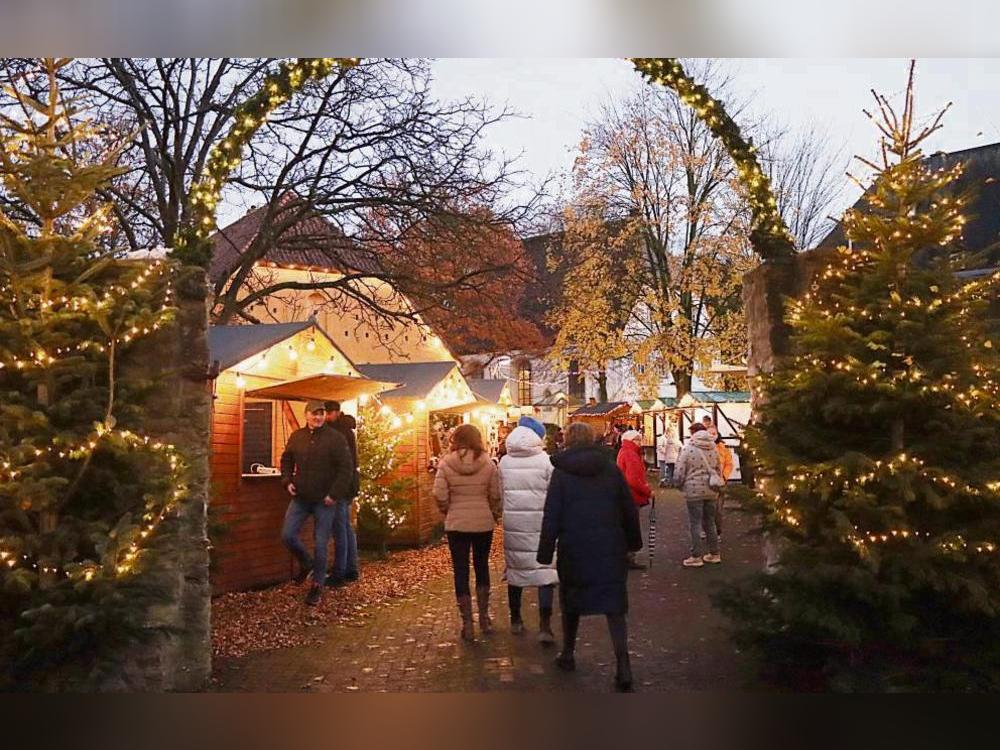 Der Weihnachtsmarkt in Störmede besticht durch eine ganz besondere Atmosphäre und zieht viele Gäste an. Foto: Ulrike Dietz