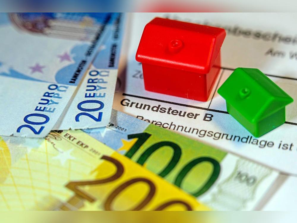 Gute Nachrichten für Hauseigentümer: 2026 drohen in Lippstadt keine höheren Hebesätze für die Grundsteuer B. Die Anfang des Jahres in Kraft getretene Reform sorgt im laufenden Haushaltsjahr nicht wie in manch anderer NRW-Kommune für ein Minusgeschäft. Foto: dpa