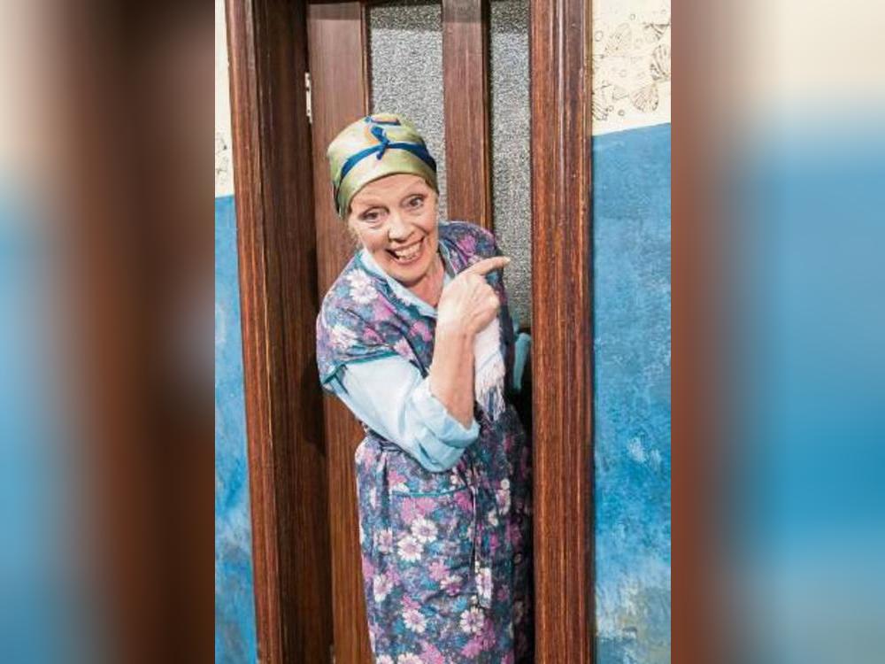 Heidi Mahler als Klatschtante Meta Boldt. Foto: Maike Kollenrott