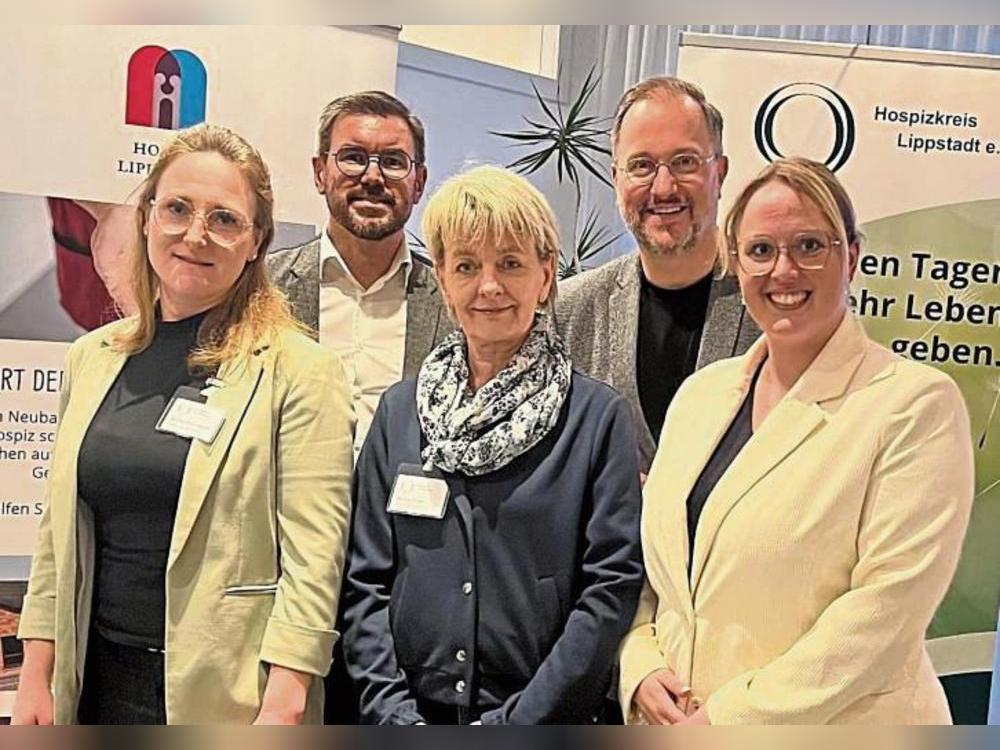 Netzwerktreffen zum geplanten Hospiz: Wiebke Porrmann und Beate Otten vom Hospizkreis Lippstadt (1.u.2.v.l.) tauschten sich mit Nathalie Peter sowie Sebastian Thiemann (2.v.l.) und Felix Staffehl von den Christlichen Hospizen im Kreis Soest aus.