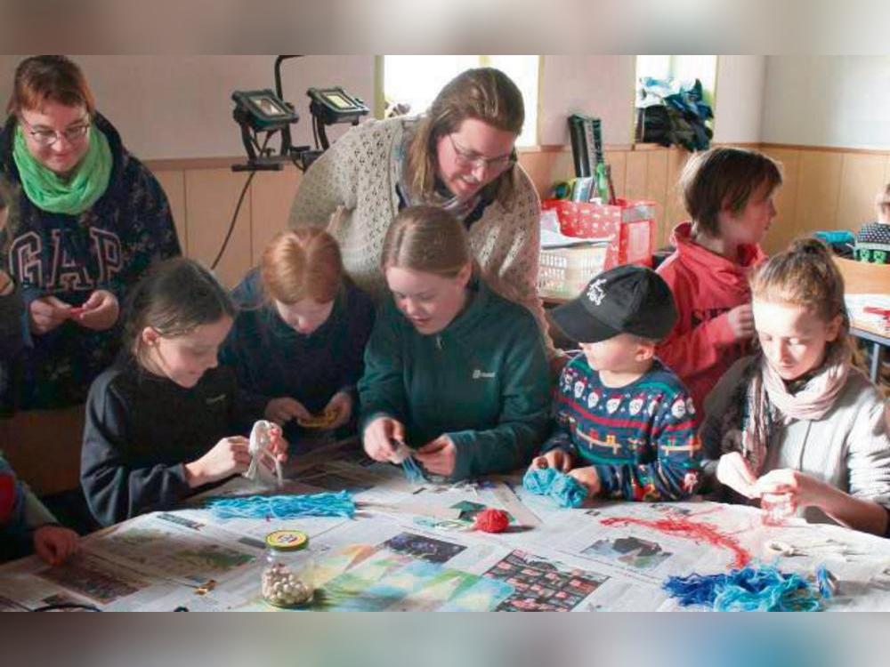 Die Wichtelwerkstatt auf dem Clemensmarkt in Kallenhardt lädt wieder zum Basteln ein. Archivfoto: Isabella Biermann