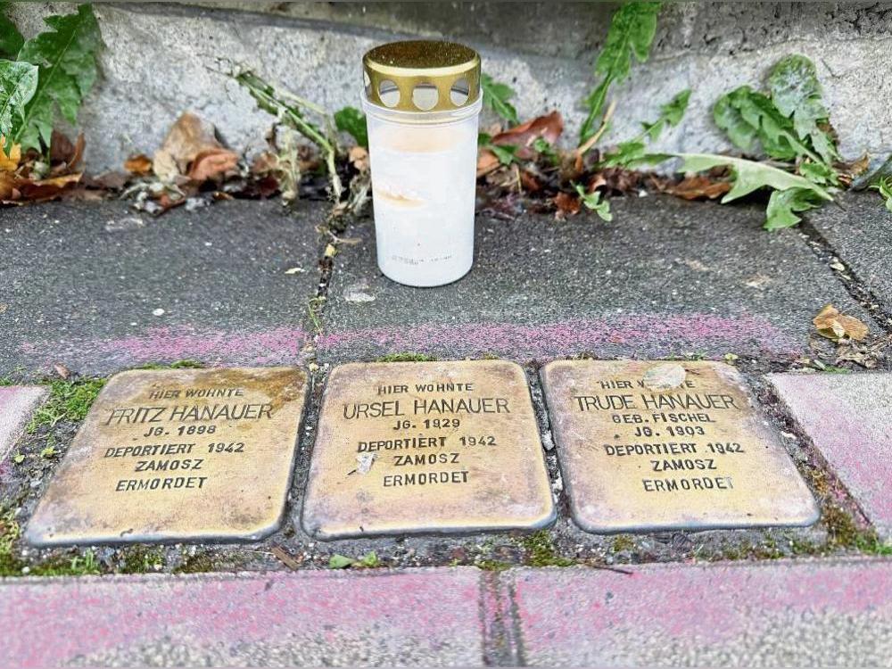 In der Erwitter Kernstadt – hier am Hellweg – wurden bereits vor Jahren Stolpersteine verlegt. Der Ortsteil Horn soll bald folgen. Fotos (2): Ulrike Dietz