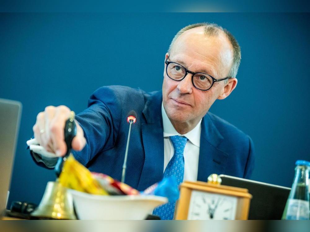 Kommt er oder kommt er nicht? Friedrich Merz wird am frühen Abend bei der IHK in Arnsberg erwartet. Aktuelle Ukraine-Gespräche könnten dem Treffen mit heimischen Wirtschaftsbossen aber noch einen Strich durch die Rechnung machen. Foto: dpa