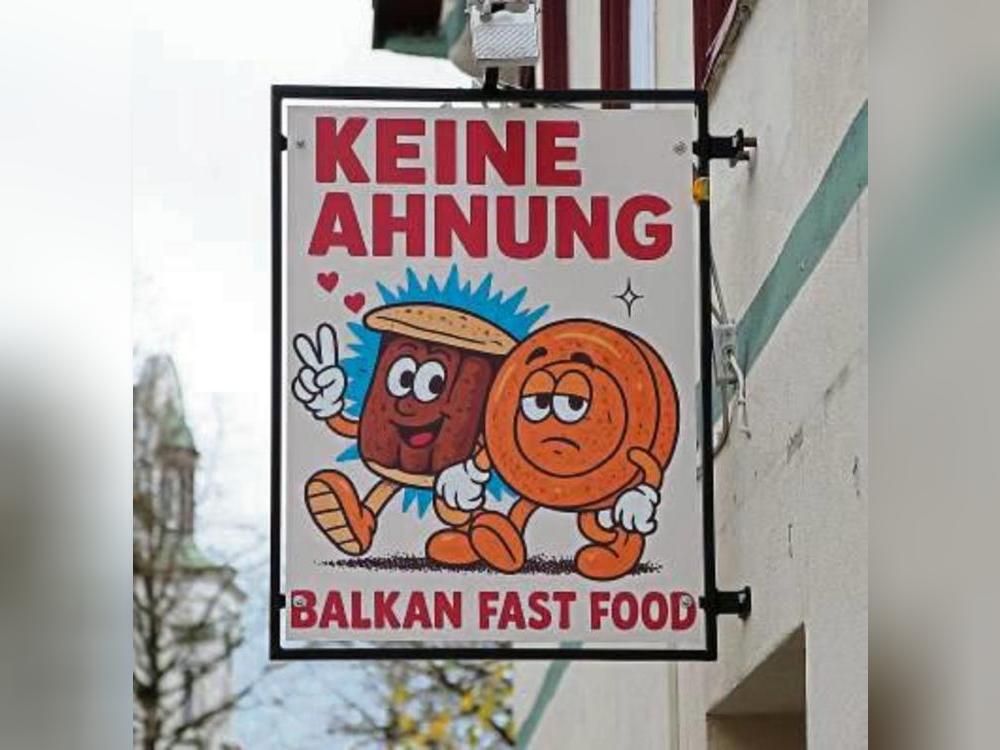 Balkan Fast Food: Ein Comic-Cevapcici begrüßt Hungrige in der Fleischhauerstraße.