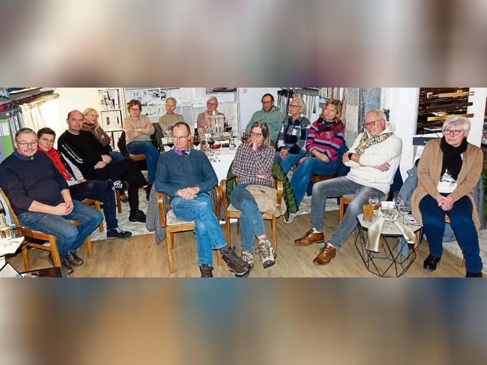 In gemütlicher Atmosphäre wurde an ganz unterschiedlichen Orten vorgelesen – hier bei der Raumausstattung Becker. Fotos: Marcus Kloer