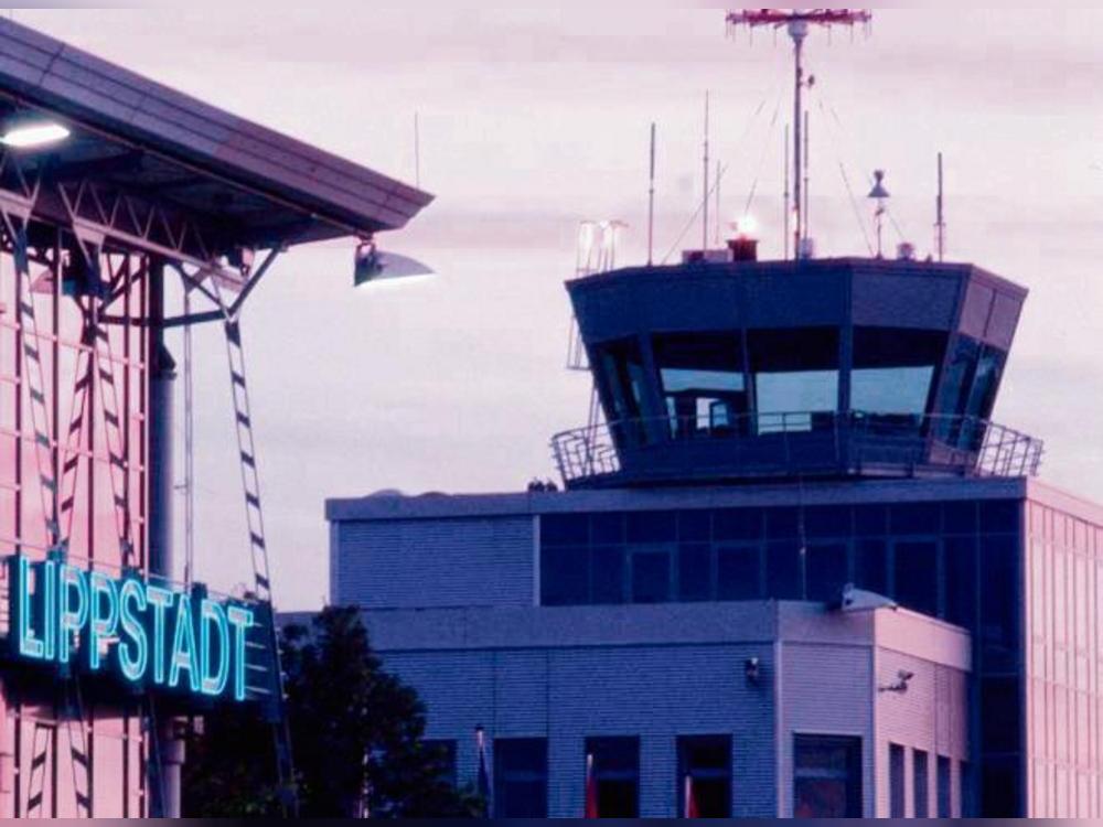 Aufmerksame Mitarbeiter des Towers haben am Sonntagmorgen zwei Drohnen in der Nähe der Einflugschneise gesichtet.