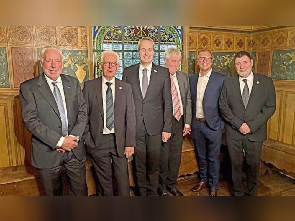 Teilnehmer des 45. Lucasmahls (v.l.): Prof. Hanns-Christian Gunga, Wolfgang Brülle, Bürgermeister Alexander Tschense, Gärtnermeister Meinolf Kruse, Ingo Arndt (Lippstädter Werbegemeinschaft) und Friedrich Wilhelm Hülsemann.