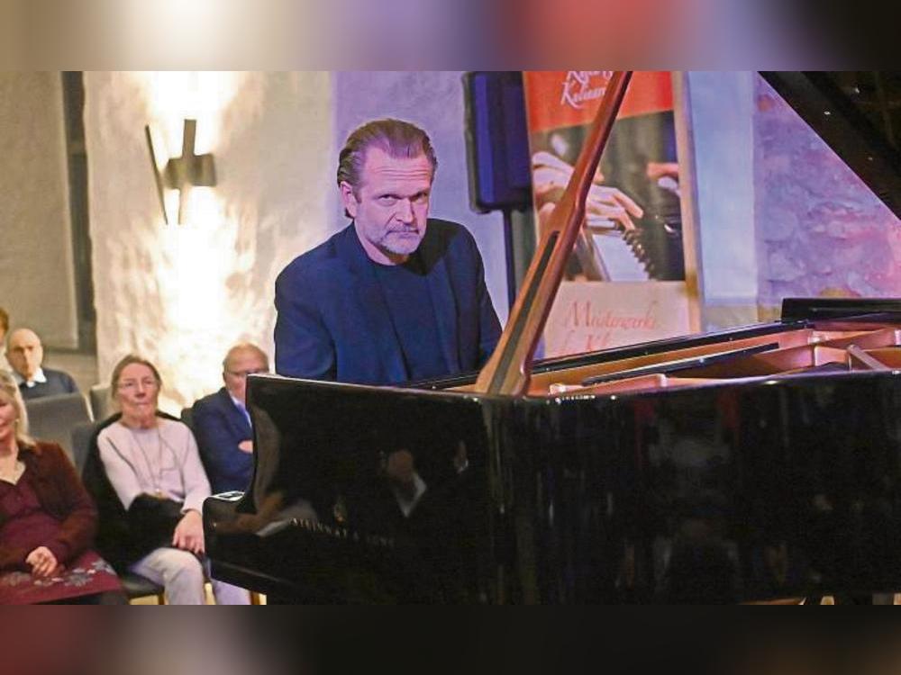 Sebastian Knauer ist ein gefeierter Star der Klassik-Szene – und war nun im Rittergut Störmede zu Gast. Foto: Dieter Tuschen