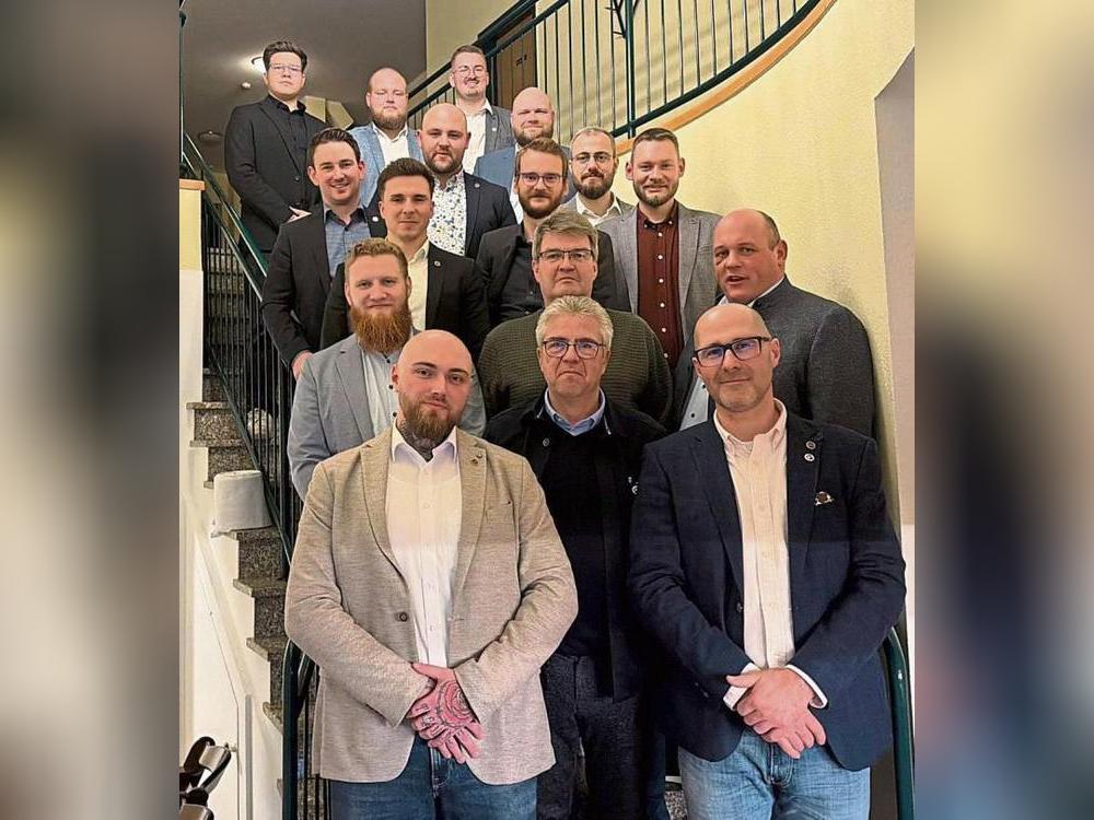 Der neu gewählte Vorstand der Osthofe rund um den Hauptmann Frederik Wernze (vorne rechts).