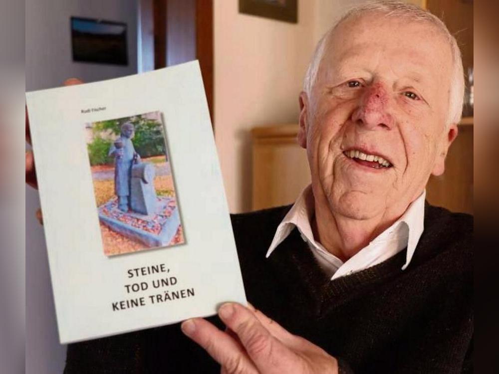 Rudolf Fischer hat den vermutlich ersten Anröchte-Krimi geschrieben. Er ist im Selbstverlag erschienen. Foto: Ulrike Dietz
