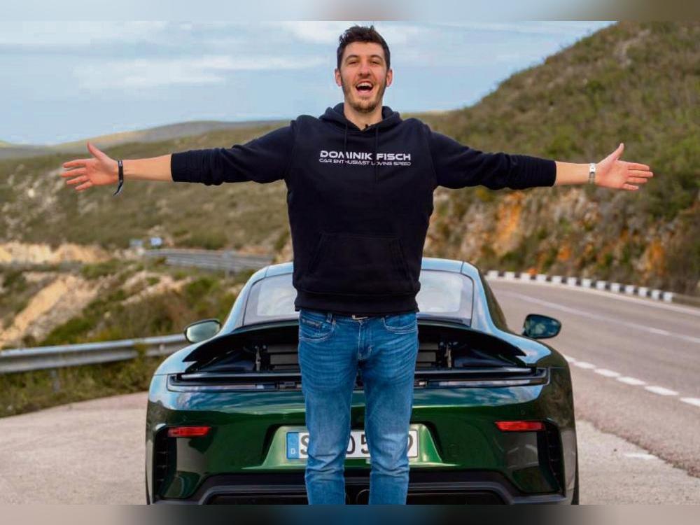 Dominik Fisch (28) aus Erwitte beim Videodreh mit Porsche in Valencia.