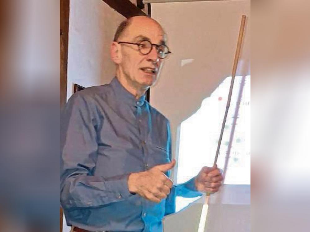 Dr. Robert Damme sprach in einem Vortrag über das besondere Störmeder Platt.