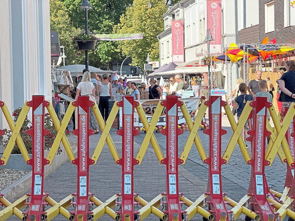 Mobile Durchfahrtssperren sollen Zufahrten bei Veranstaltungen sichern und zur Sicherheit von Besuchern und Einsatzkräften beitragen. Foto: Marcel Mund