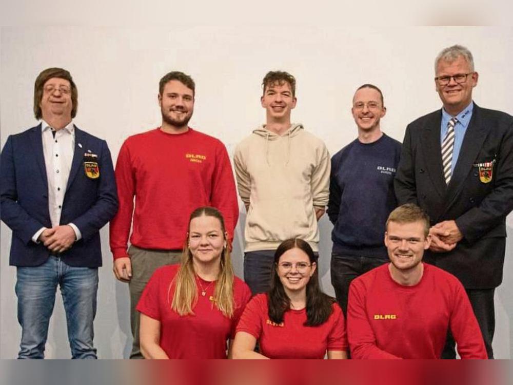 Gruppenbild des neuen Vorstands: Paul Lieske, Niklas Vahle, Leon Just, Pascal Just, Dirk Kleeschulte (hinten; v.l.); Viola Miller, Sophie Antonik, Finn Kleeschulte (v.l.) (Nicht im Bild: Joseph Wellen).