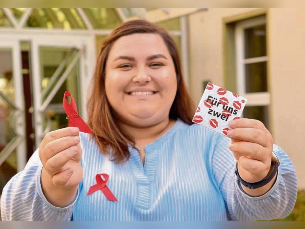 Celine Longerich vom Kreisgesundheitsamt steht Ratsuchenden gern zur Seite. Foto: Birgit Kalle (Kreis Soest)