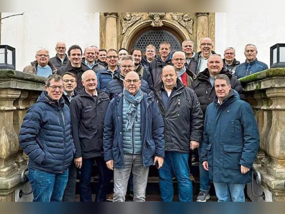 25 Schützenbrüder vom Kreisschützenbund Lippstadt haben sich jetzt in Paderborn getroffen.