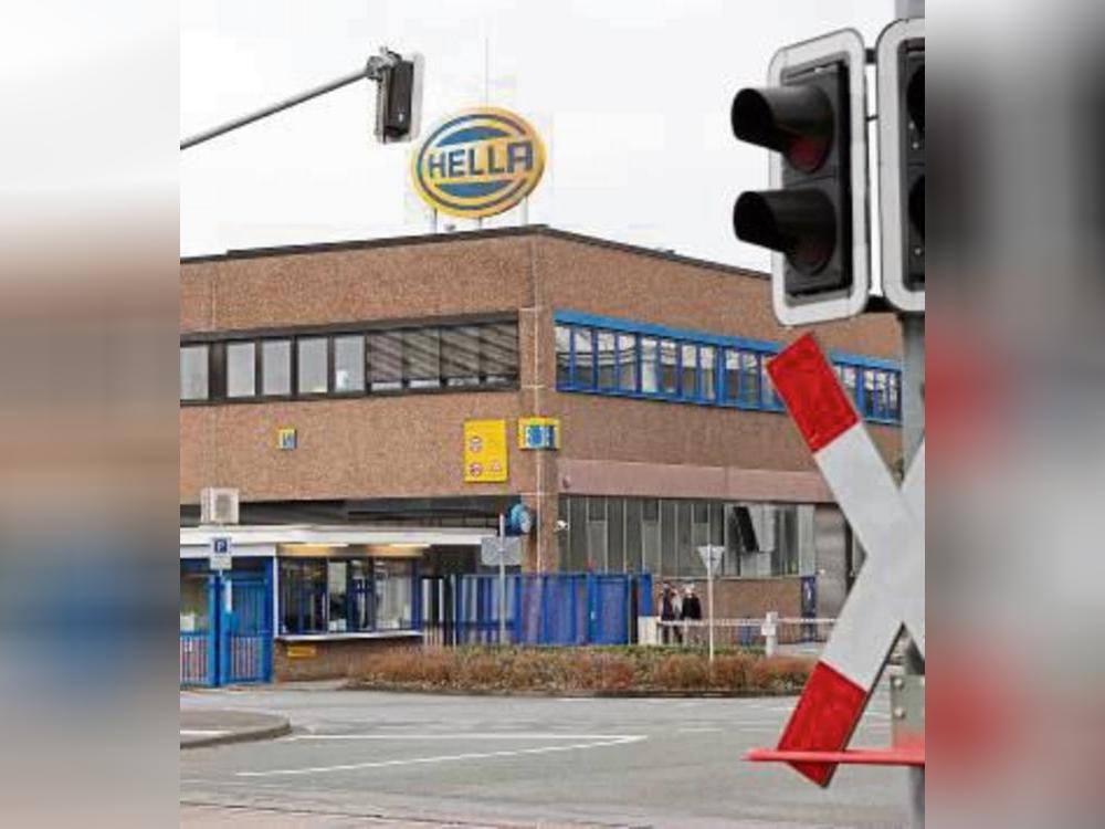 Im Nordwerk fertigt Hella technologisch anspruchsvolle Scheinwerfer. Archivfoto: Niggenaber