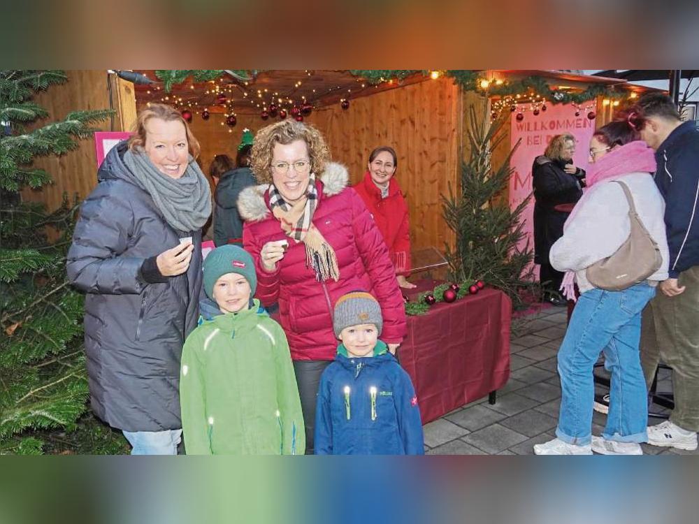 Rüthen im Winterzauber: Weihnachtsmarkt und Kaninchenschau begeisterten die Besucher rund um die Stadthalle. Fotos: Marcus Kloer