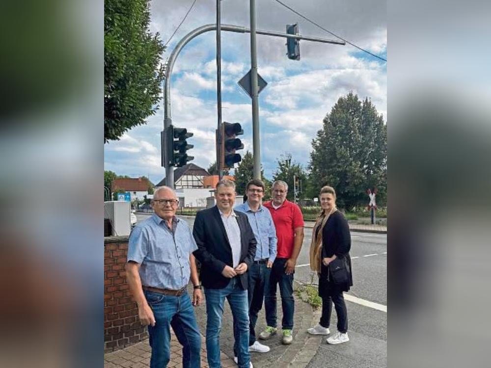 Der CDU-Stadtverband mit MdL Jörg Blöming (2.v.l.) hält einen Rotlichtblitzer nicht mehr für erforderlich.