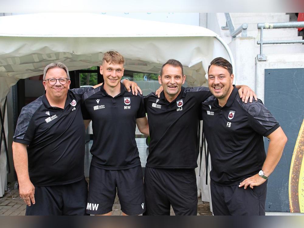 Michael Joswig (2.v.r.) aus Lippstadt hütete von 2003 bis 2006 das Tor der SG Wattenscheid 09. Foto: Verein