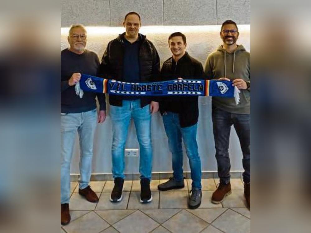 VfL-Fußballchef Markus Sträter (2.v.l.) mit seinem Trainerteam (v.r.) Andrea Miceli, Philipp Klaus und Horst Diekmann.