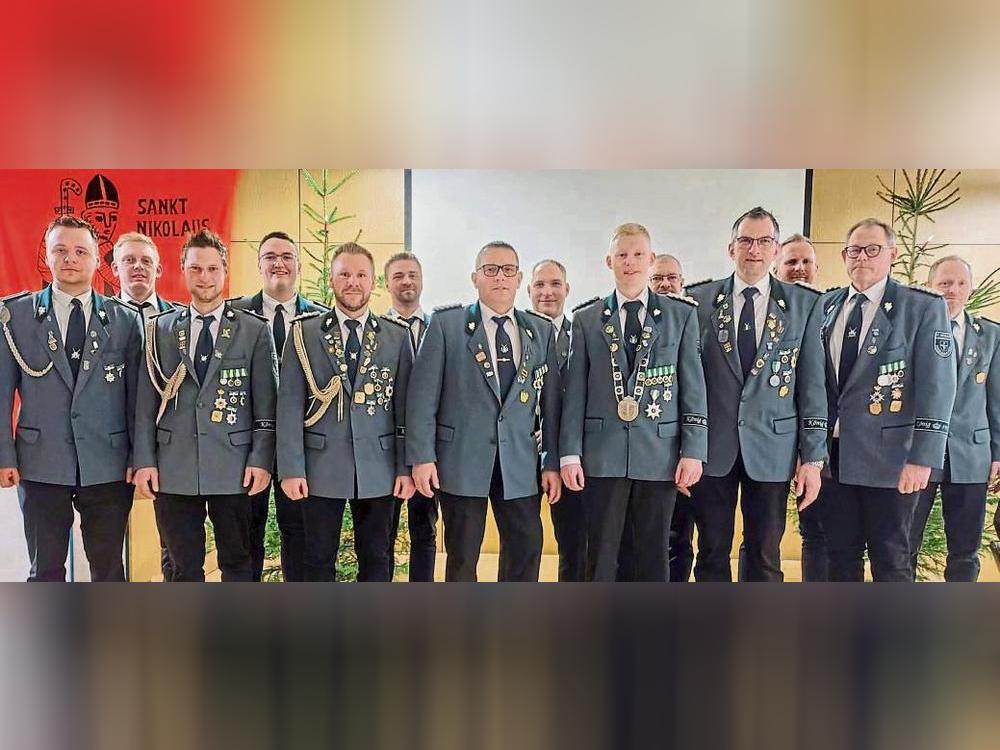 Der Vorstand der Kneblinghauser Schützen ist mit dem guten Zuspruch zum Schützenfest zufrieden. Foto: Friedhelm Thomas