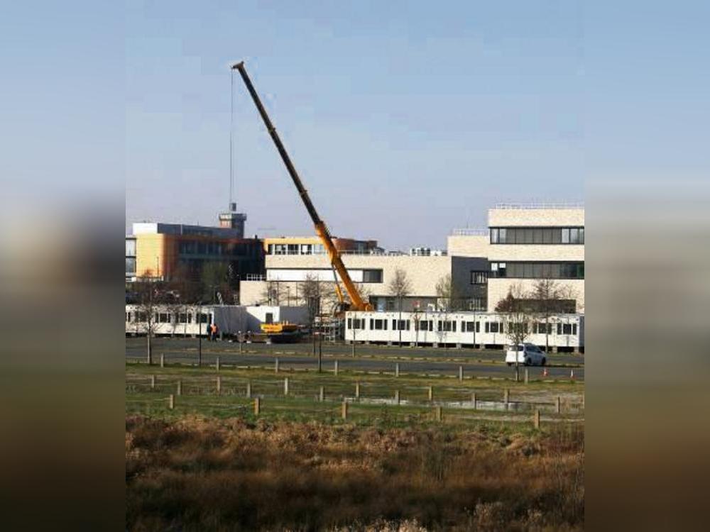 Die im März 2024 aufgestellten Container auf dem HSHL-Parkplatz sind inzwischen abgebaut worden. Archivfoto: Schwade