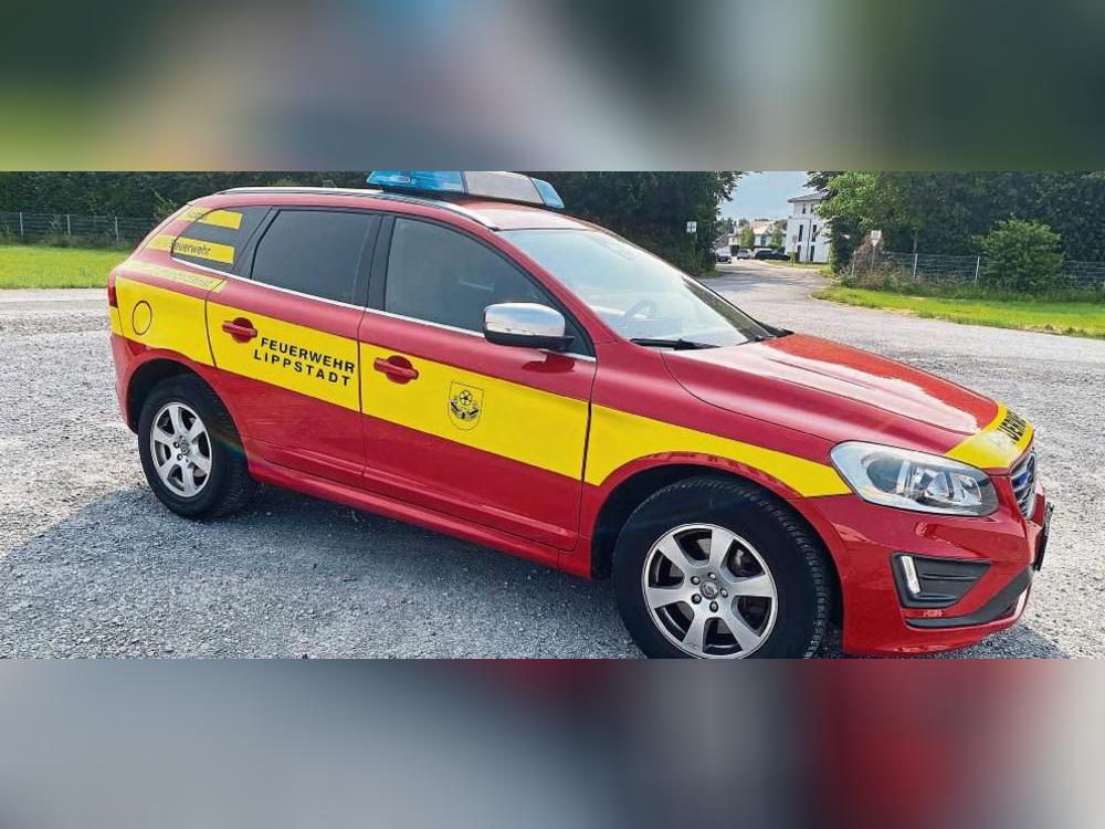 Einst Blaulicht-Boss, bald Eisdielen-König? Dieser ehemalige Feuerwehr-Volvo aus Lippstadt sucht bei der Zoll-Auktion einen neuen Besitzer.