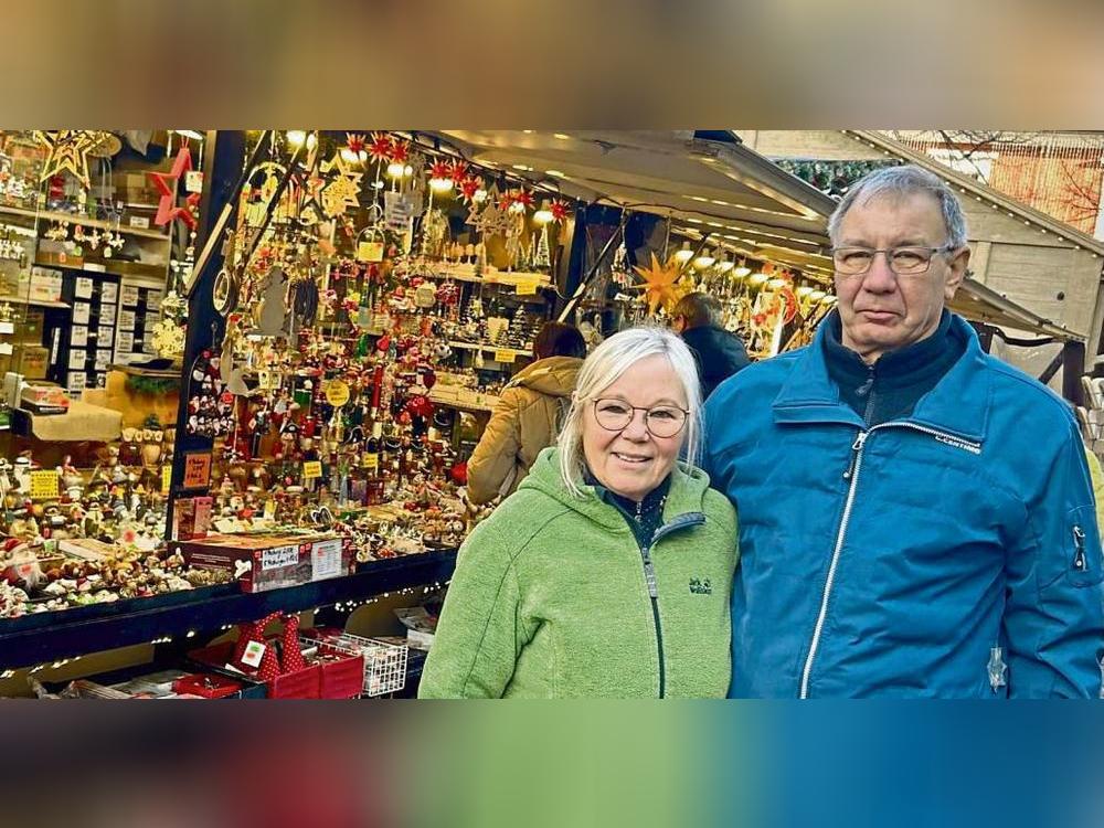 Es begann in Soest, es endet in Soest – dafür haben sich Birgit und Helmut Bolte bewusst entschieden. Noch bis zum 22. Dezember werden die beiden hier ausstellen, bevor sie ihren Stand zum letzten Mal abbauen. Foto: Tamara Buckenauer