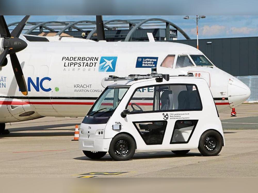 Wenn Mobilität Zukunft lernt: Voraussichtlich Anfang 2026 sollen die autonom fahrenden Cabs auf den Straßen der Region Paderborn erprobt werden, mit Sicherheitsfahrer. Foto: Carolin Cegelski