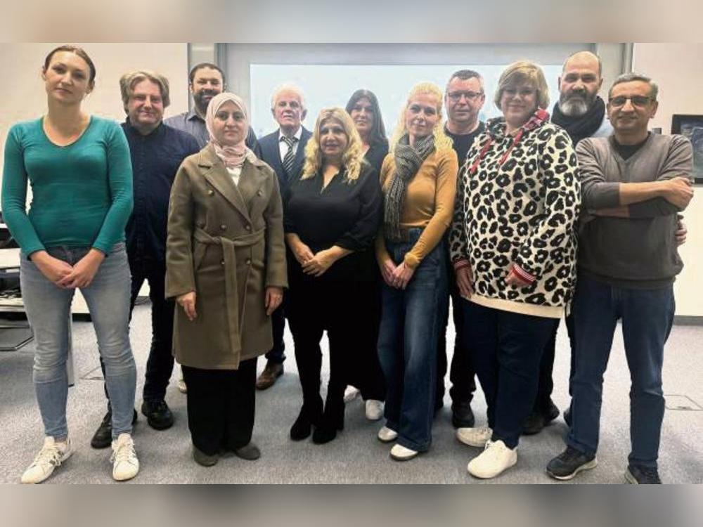 Der Ausschuss für Chancengerechtigkeit und Integration mit dem Vorsitzenden Radoslav Djukic (5.v.l.) hat sich zur konstituierenden Sitzung zusammengefunden. Foto: Schleifer/Stadt Lippstadt