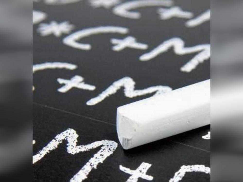 Mit Kreide „bewaffnet“ ziehen im Januar wieder die Sternsinger durch die Straßen. Foto: dpa