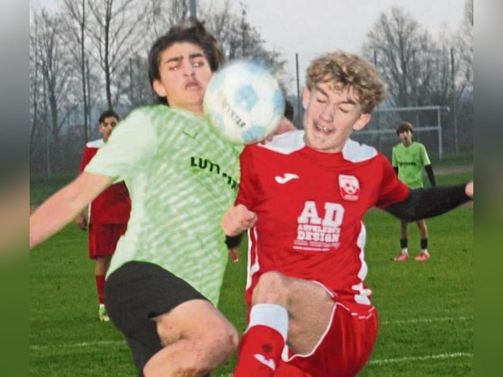 Voller Pokaleinsatz: Die C-Jugend des SuS Cappel (helles Trikot) schlug RW Ahlen mit 6:5 nach Elfmeterschießen und steht damit in der 3. Runde des Westfalenpokals. Foto: Hans Dannhausen