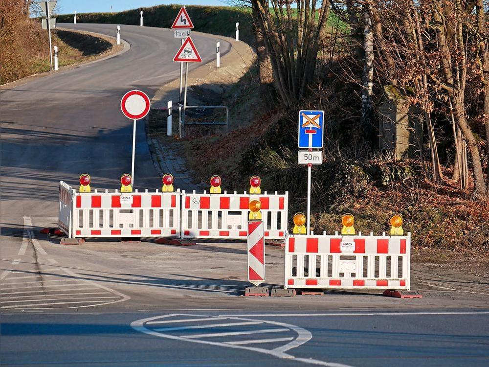 Ab diesen Mittwoch sollen die Fahrzeuge auf der L735 bei Altenrüthen wieder rollen.
