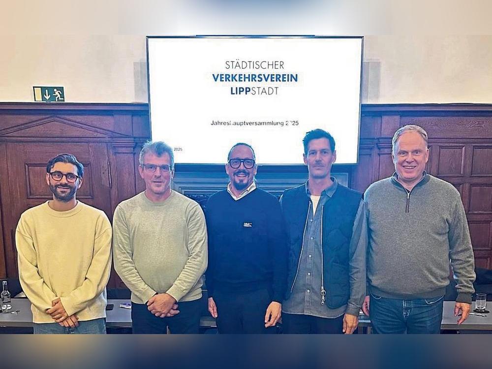 Blicken optimistisch in die Zukunft, v.l. Salvatore Farina, Patric Schneider, Markus Macherauch, Alexander Lempke und Christian Frochte-Peters.