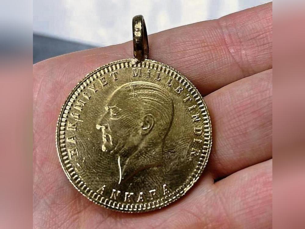 Für diesen Goldtaler hatte die 31-Jährige keine Einfuhrabgaben entrichtet. Foto: Hauptzollamt Bielefeld