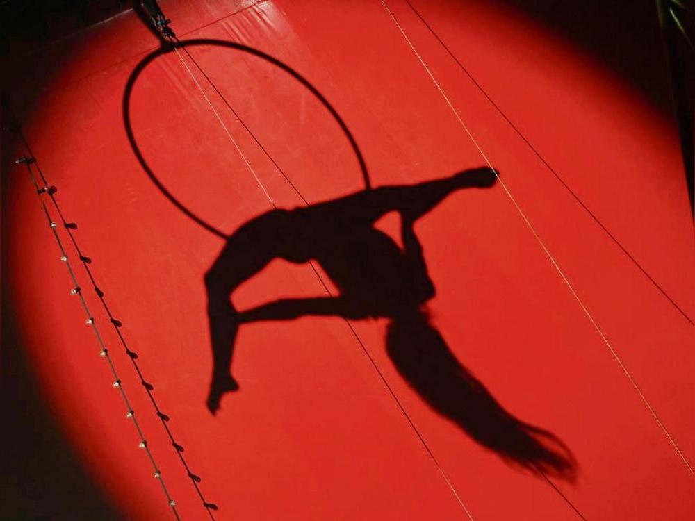 Atemberaubende Artistik: Der Paderborn Weihnachtscircus gastiert zum fünften Mal in der Stadt. Bis zum 7. Januar öffnet die Zeltstadt am Fürstenweg täglich. Unsere Zeitung besuchte die Show mit Kunden der Geseker Tafel. Fotos: Tuschen