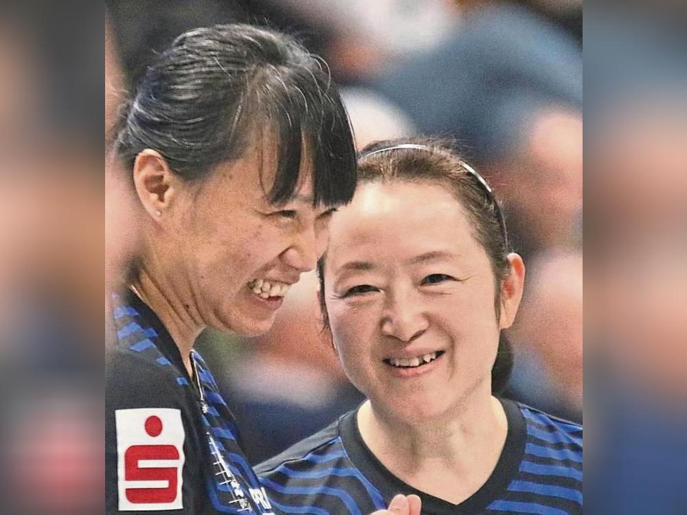 Gut Lachen hatten zuletzt Yang Henrich (l.) und Aimei Wang (r.), die beim 5:5 in Langen ungeschlagen blieben. Auch im Heimspiel gegen Langweid hofft der TTK, dass das Erfolgsduo seine Klasse wieder unter Beweis stellt. Foto: Thomas Wiegand