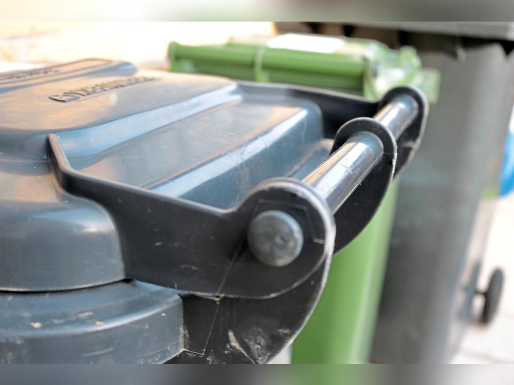 Die Statistik zeigt: Über die Feiertage fällt in Haushalten meist mehr Müll an. Foto: Ulrike Dietz