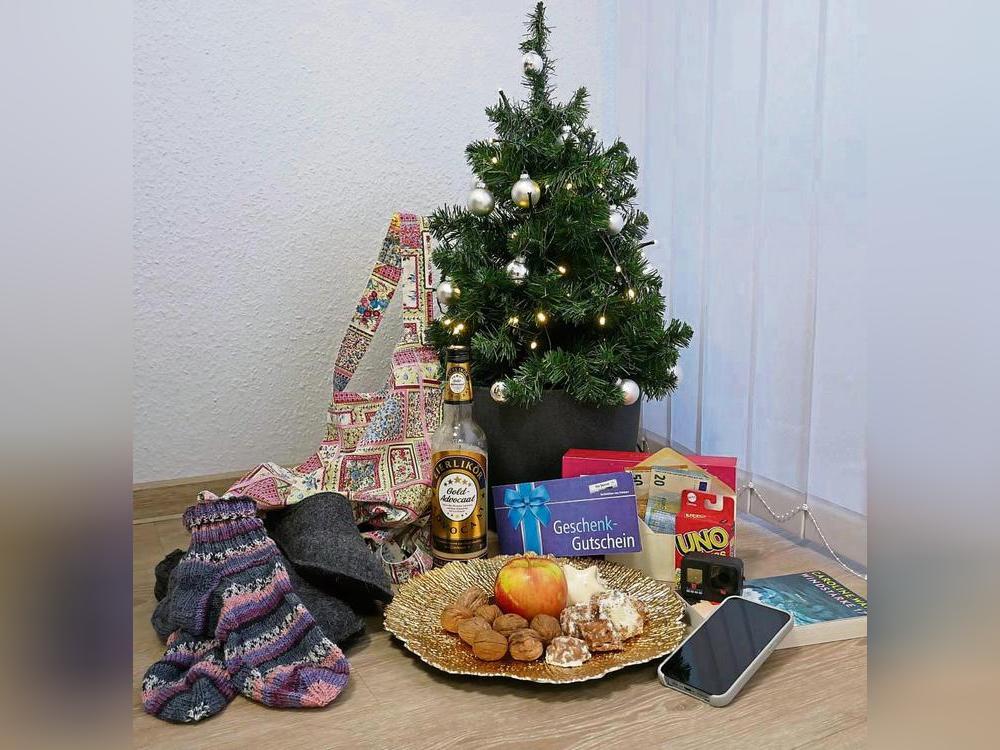 Geschenke früher (links) und heute (rechts): Die Art und die Menge haben sich mit den Jahrzehnten deutlich verändert. Foto: Anja Bsdurek