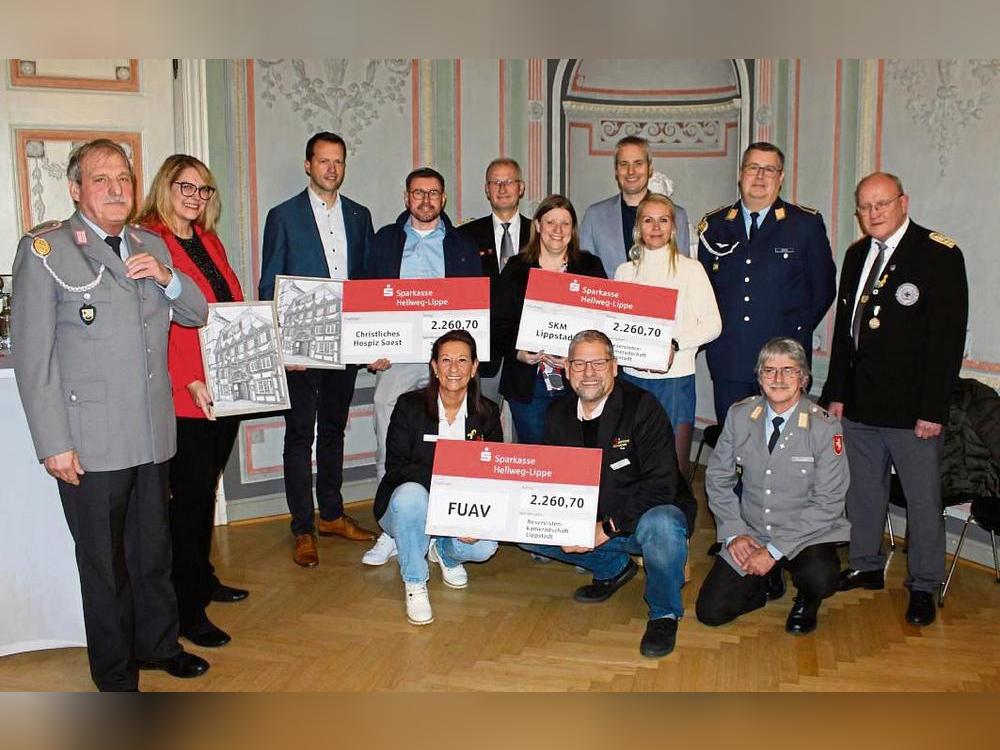 Die Reservistenkameradschaft Lippstadt spendet den Erlös ihres Novemberkonzertes an drei Hilfsprojekte aus Lippstadt. Foto: Soraya Dietz