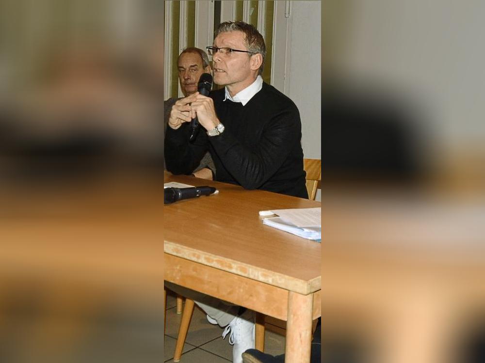 Andree Kruphölter, FLVW-Vize, diskutierte mit den Vereinsvertretern. Foto: Michael Rusche