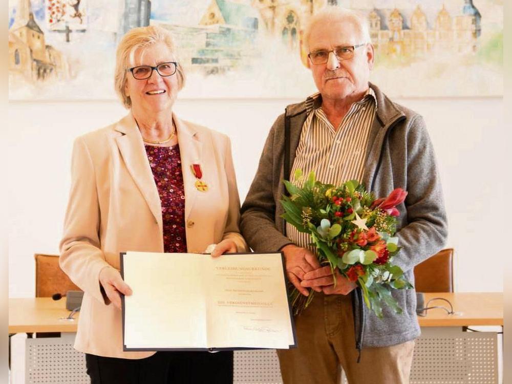 Hohe Auszeichnung für Mechthild Graskamp: Sie wurde im Beisein ihres Mannes Franz Graskamp mit der Verdienstmedaille der Bundesrepublik Deutschland ausgezeichnet.