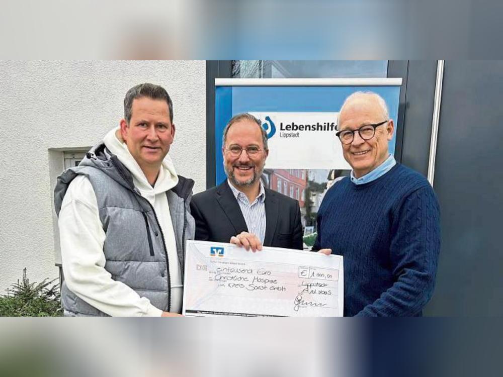 Unser Bild zeigt v.l. Betriebsratschef Nico Wimmelbücker, Felix Staffehl, Geschäftsführer Hospiz, und Wilhelm Glarmin, Geschäftsführer der Lebenshilfe Lippstadt.