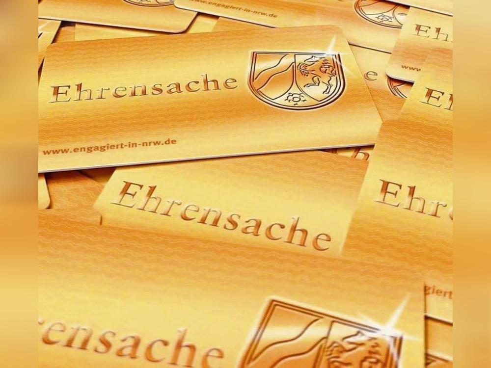 Mit der Ehrenamtskarte erhalten ehrenamtlich aktive Lippstädter zahlreiche Vergünstigungen – übrigens auch auf das Abo dieser Tageszeitung. Die Jubiläumsversion enthält zwar nicht mehr Vergünstigungen, ist dafür aber zeitlich unbegrenzt gültig – auch wenn das vorgeschriebene Pensum der klassischen Ehrenamtskarte nicht mehr erfüllt wird oder erfüllt werden kann.