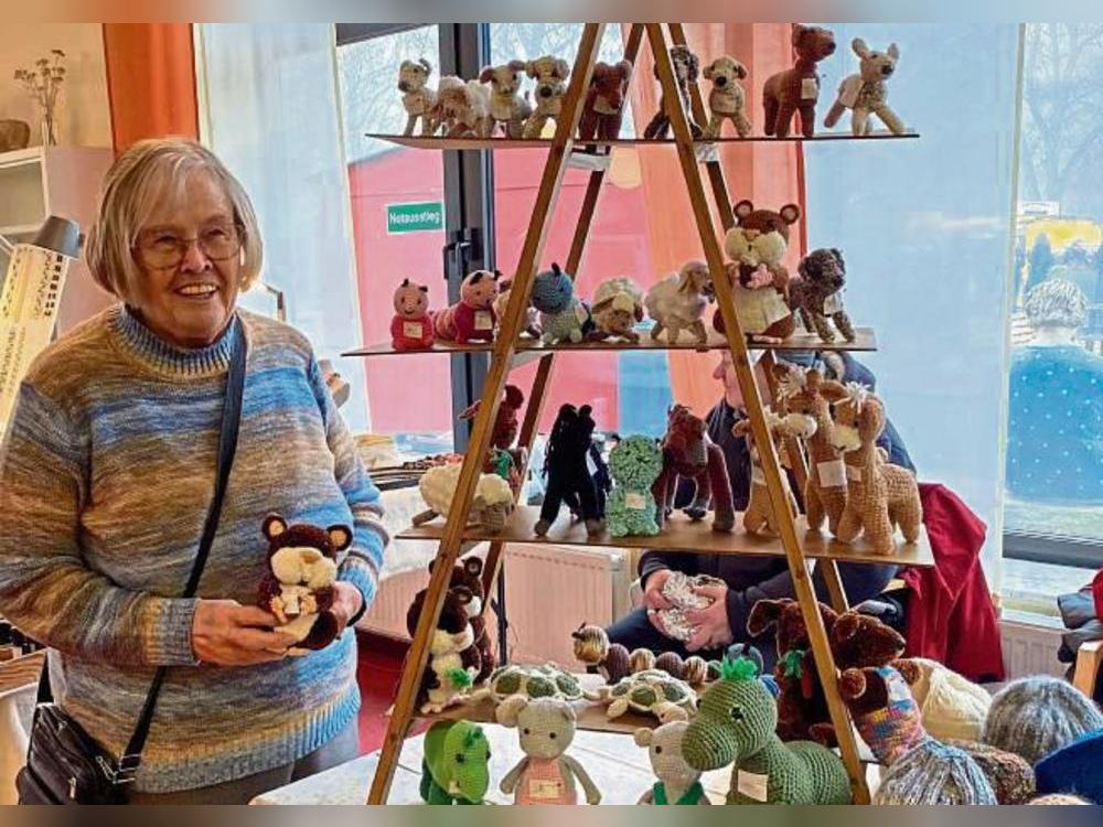 Stände wie den von Thea Buckler und Lexis Puppentheater gab es beim Kurparkzauber. Fotos: Nicola Gerwin