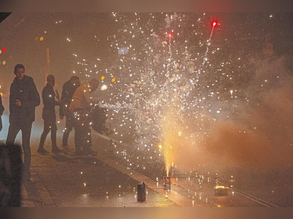 Gefahr in Verzug: Zumeist mit Hand- oder Gesichtsverletzungen landen Böllerfans nach Unfällen in der Notaufnahme des Klinikums. Foto: dpa
