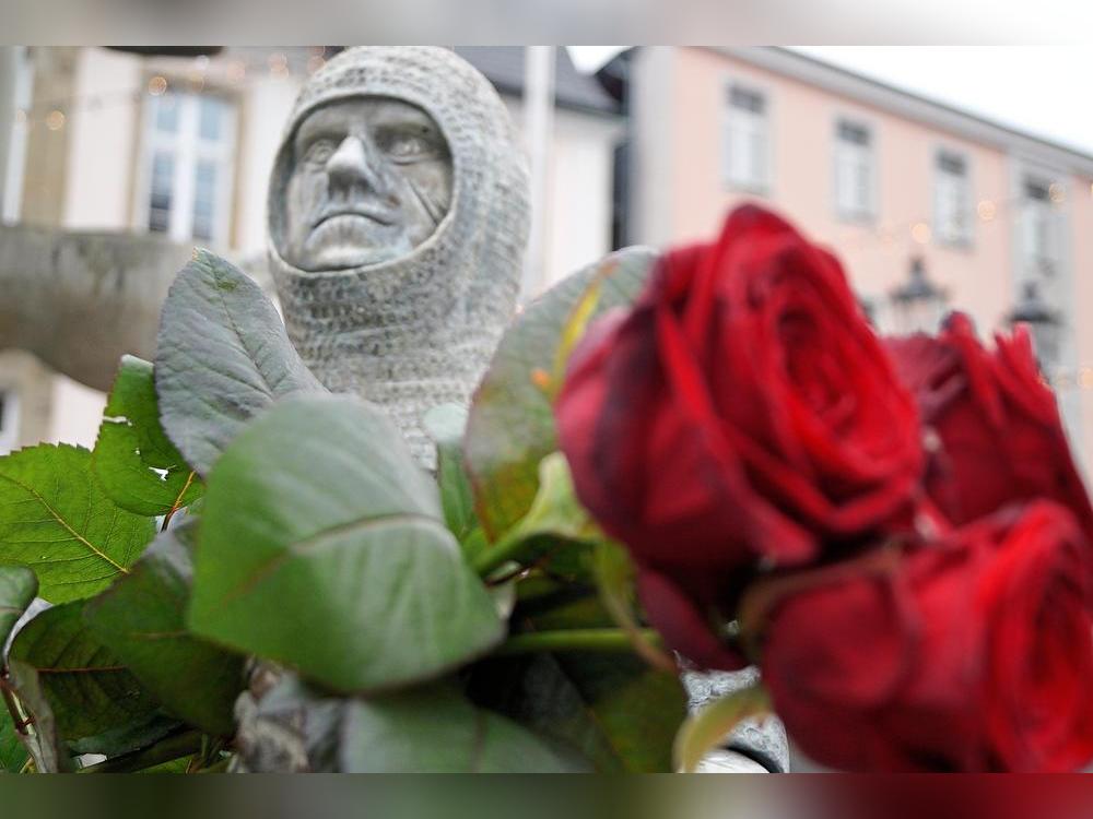 „Die Lippstädter Rose geht an ...“: Barbara Berger, Christian Schoen und Friedrich Auffenberg. Die drei engagierten Ehrenamtlichen werden am Sonntag, 11. Januar, beim Neujahrsempfang im Stadttheater mit der Ehrenauszeichnung der Stadt Lippstadt geehrt. Archivfoto: Klotz